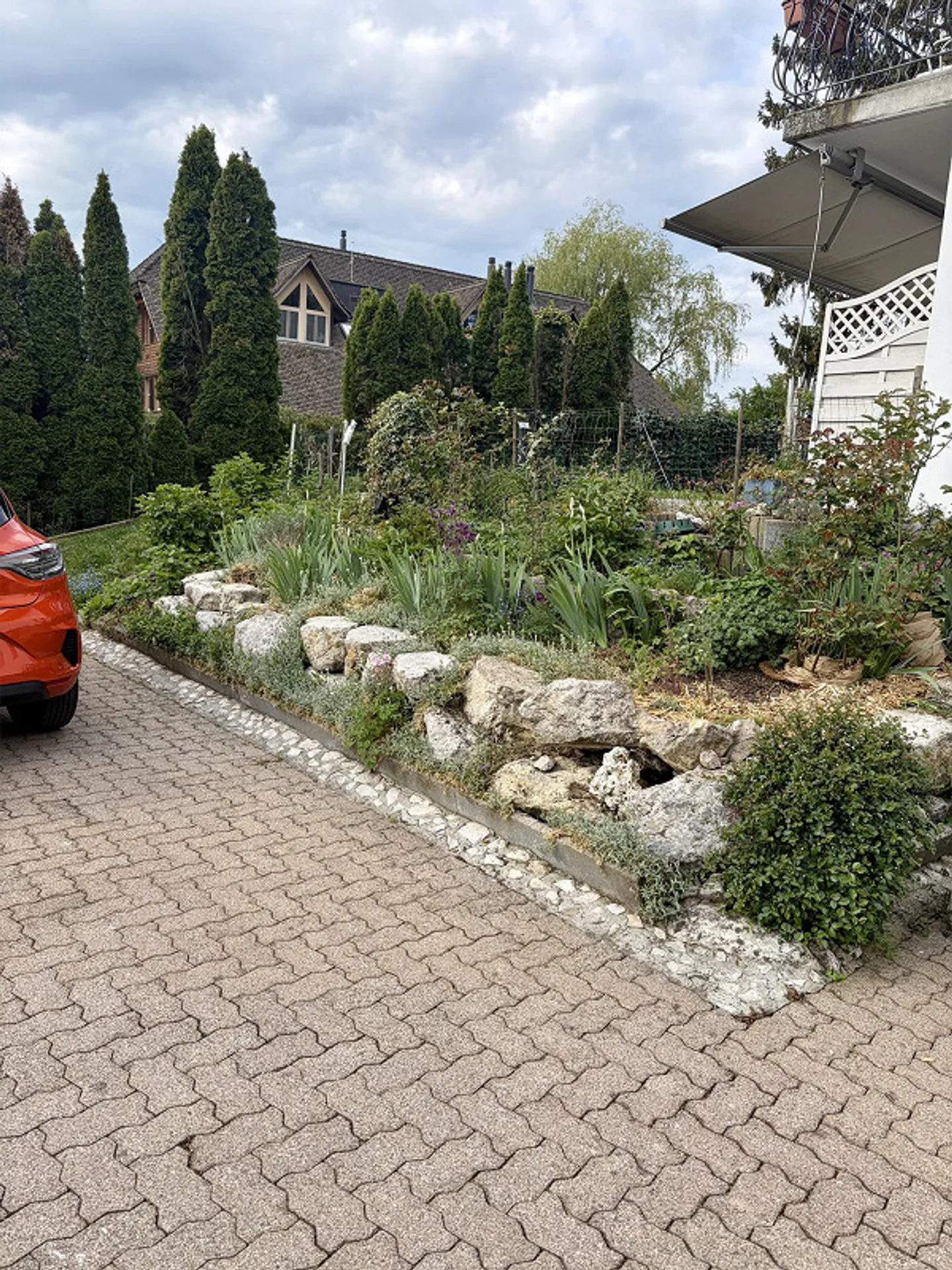 Appartement lumineux et ensoleillé de 2,5 pièces au rez-de-chaussée avec jardin privé à partir du 1er juillet - Photo 2 sur 13