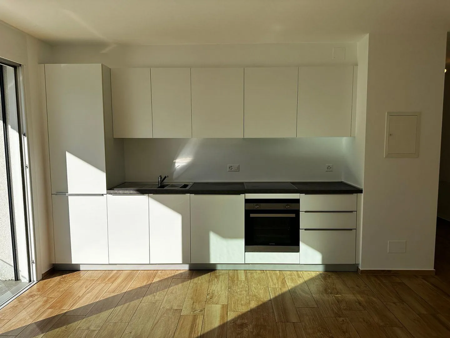 2,5 locali con buona distribuzione e balcone abitabile con vista libera a Vacallo - Foto 2 di 9