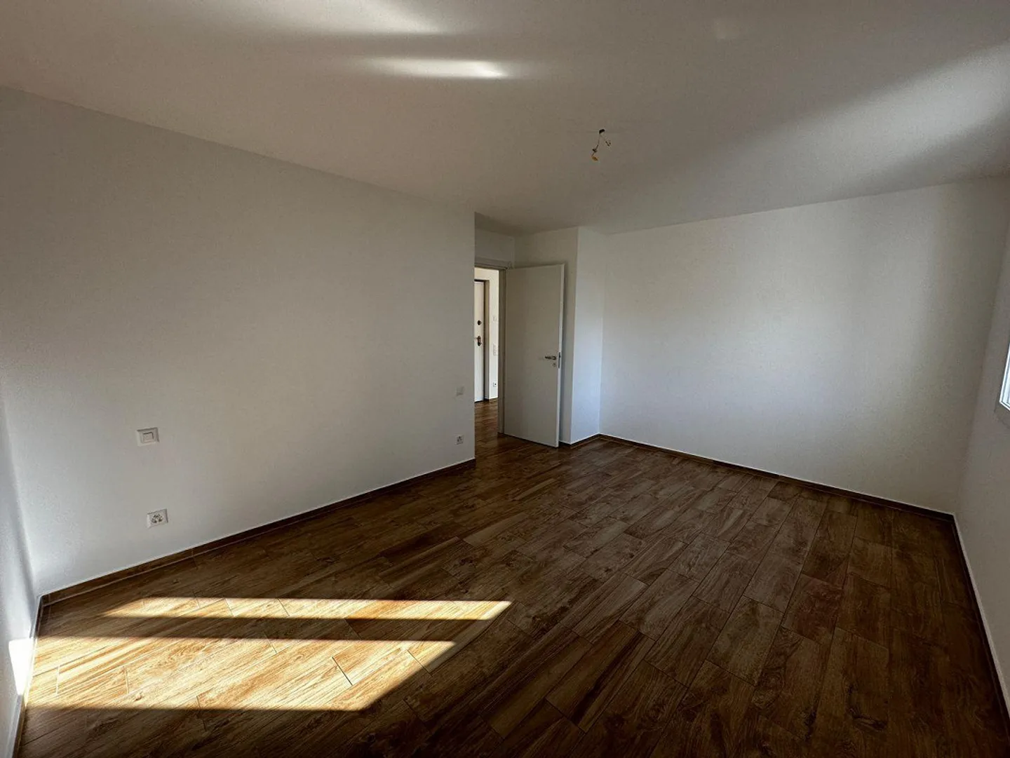 2,5 locali con buona distribuzione e balcone abitabile con vista libera a Vacallo - Foto 8 di 9