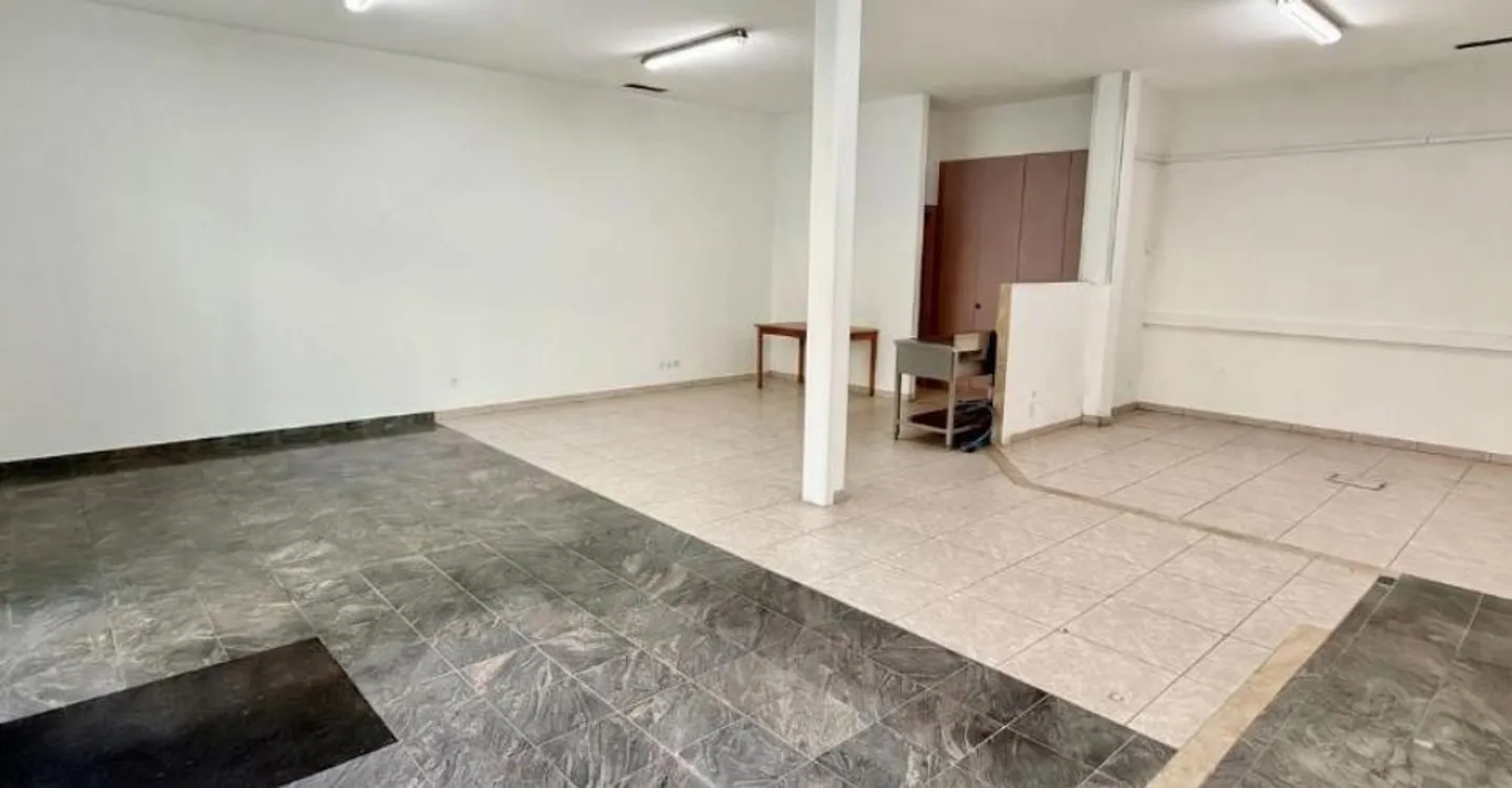 Commercial space ideally located in the center of Riddes - Photo 1 of 8