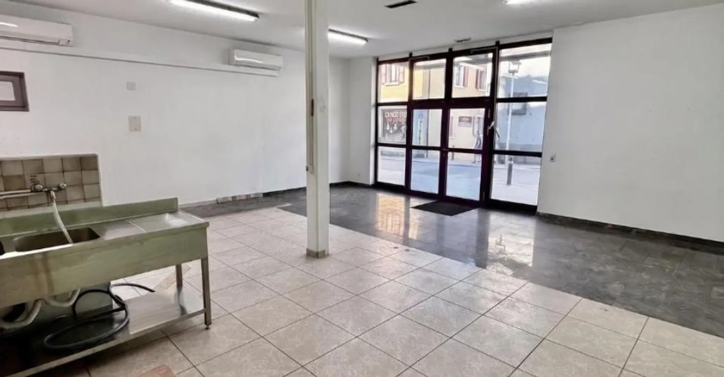 Commercial space ideally located in the center of Riddes - Photo 5 of 8