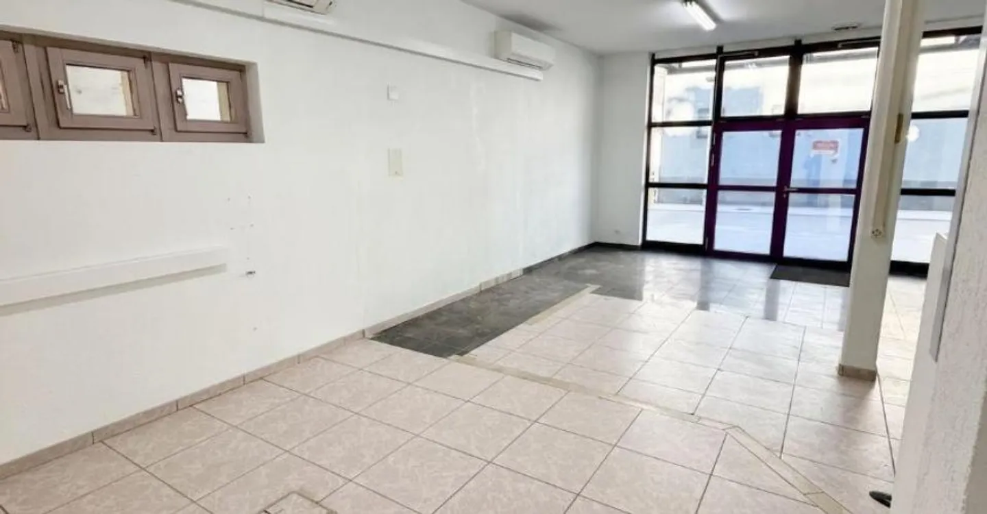 Commercial space ideally located in the center of Riddes - Photo 6 of 8