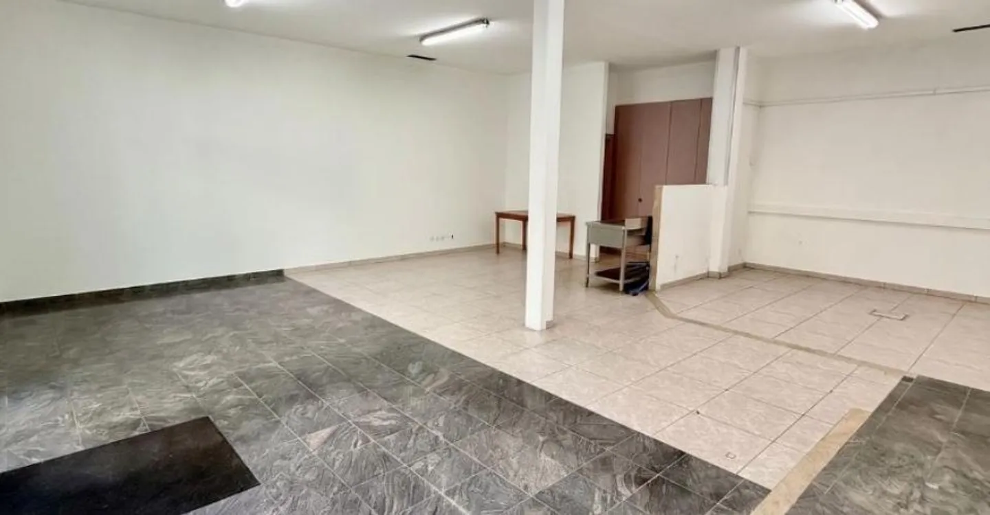 Commercial space ideally located in the center of Riddes - Photo 2 of 8