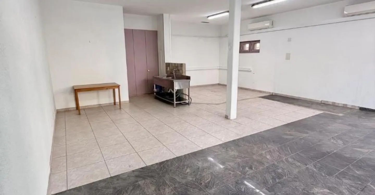 Commercial space ideally located in the center of Riddes - Photo 3 of 8
