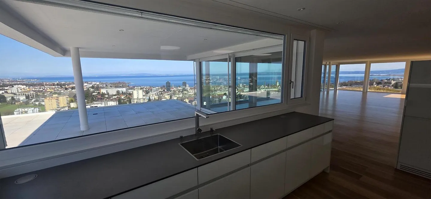 Appartamento attico esclusivo con vista mozzafiato sul lago - Foto 1 di 18
