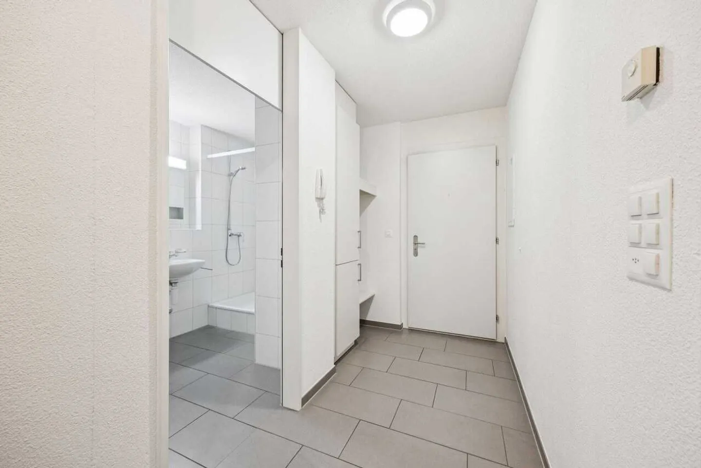 Helle 2.5-Zimmer-Wohnung mit grosser Terrasse! - Foto 8 di 13