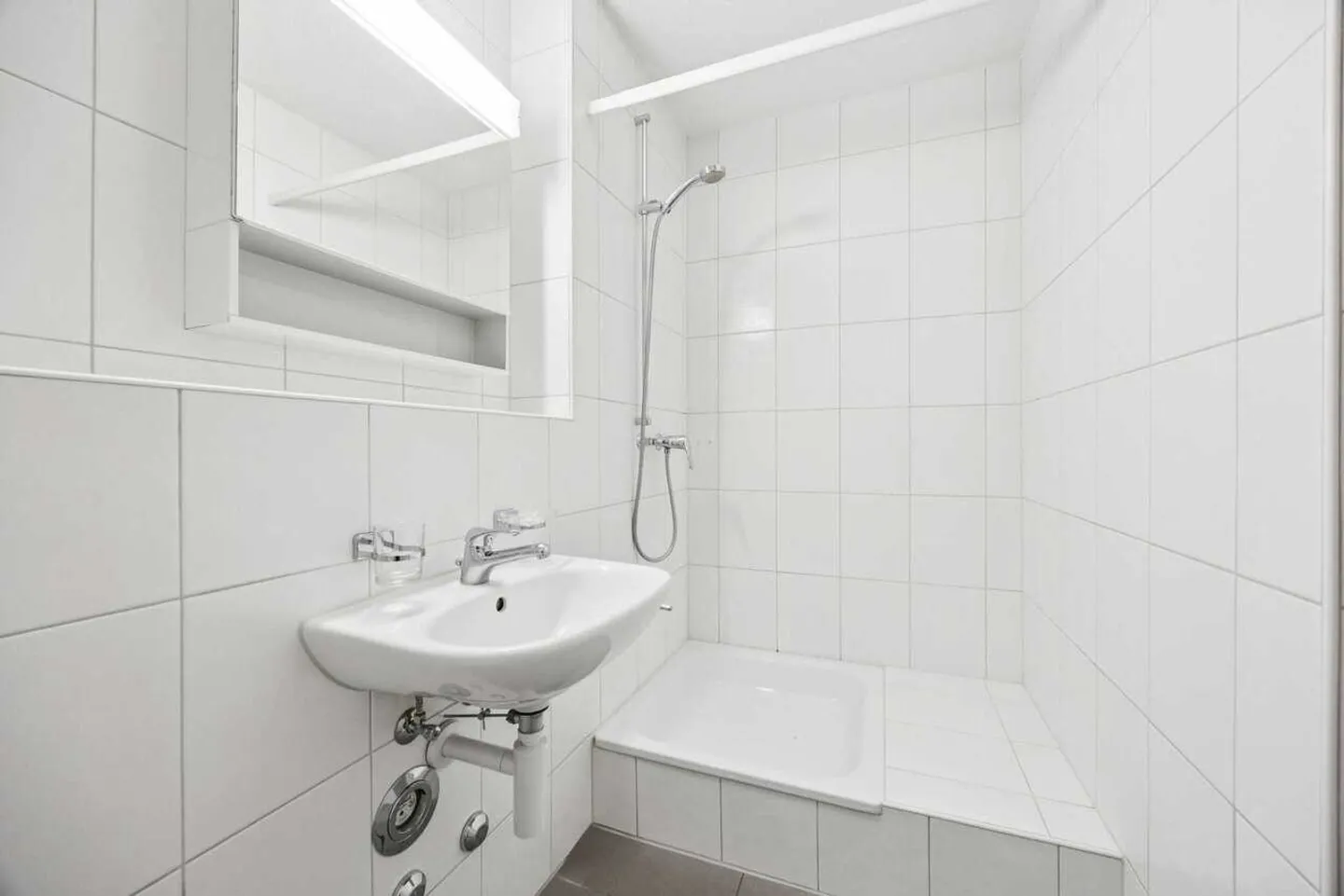 Helle 2.5-Zimmer-Wohnung mit grosser Terrasse! - Foto 11 di 13