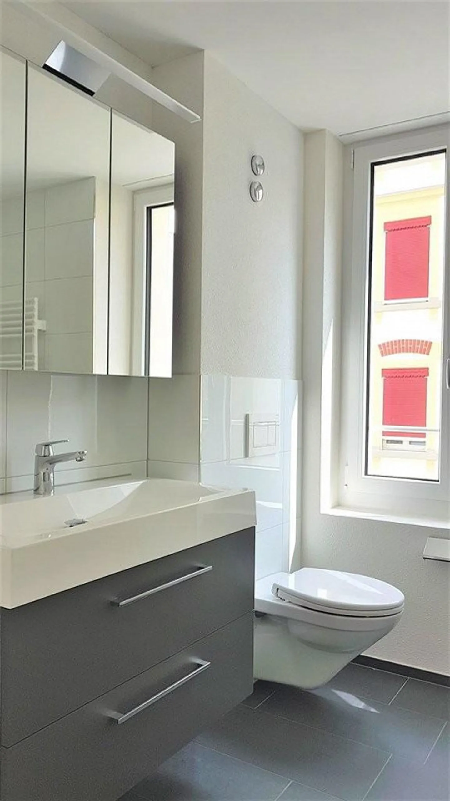 Vicino all'ospedale cantonale - appartamento ristrutturato in un vecchio edificio - Foto 5 di 6