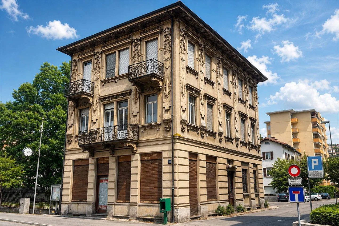 Prestigious historic villa to be renovated in the heart of Chiasso, with significant building potential - Photo 1 of 1