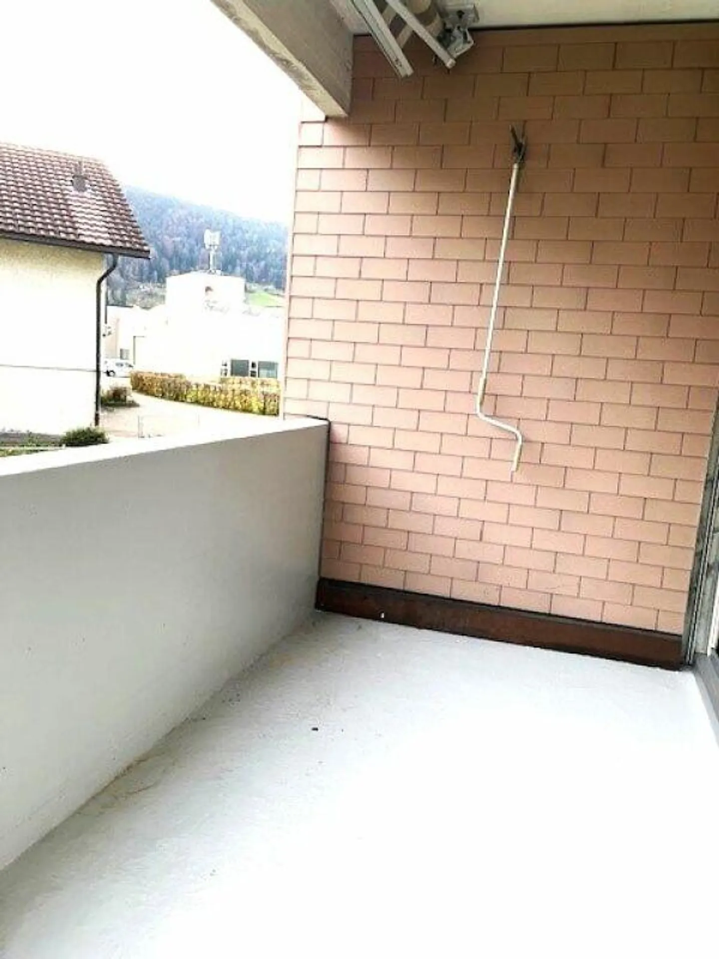 Bright 4.5-room apartment with balcony on the 2nd floor - Photo 5 of 11