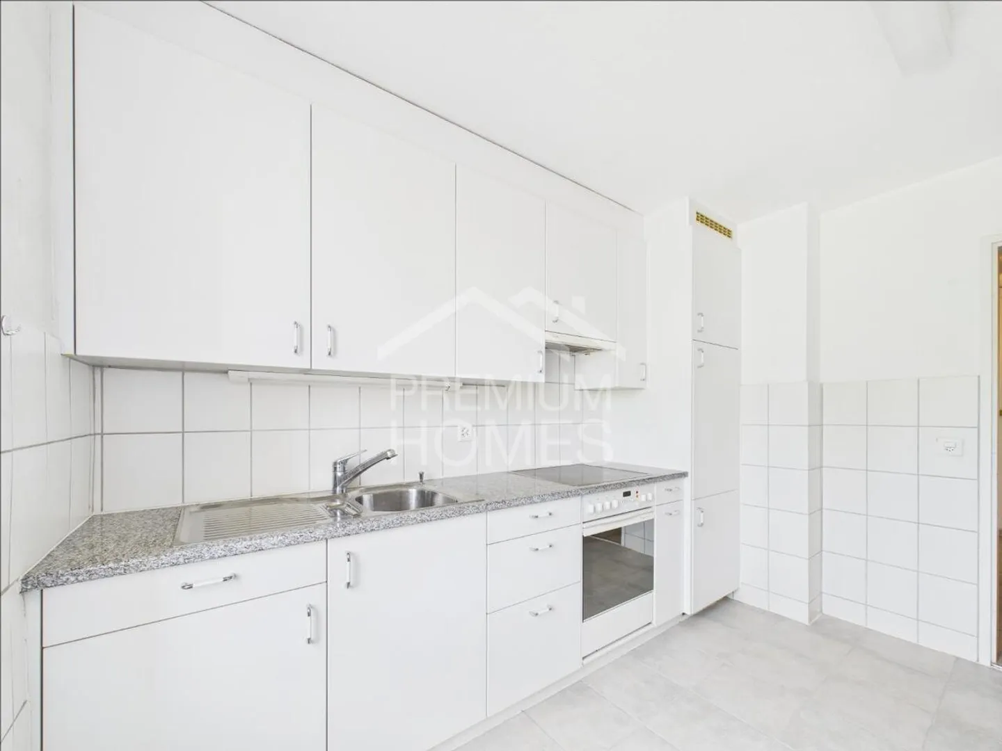 Central & Affordable - Zurich Calls! - Photo 4 of 10