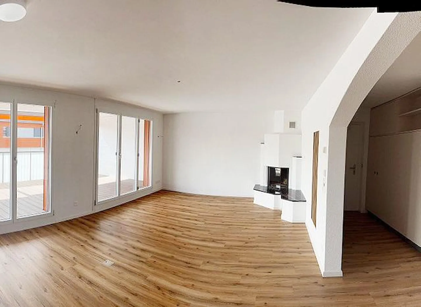 Bel appartement rénové de 138m2 - 4 1/2 avec terrasse de 45m2 - Photo 3 sur 27