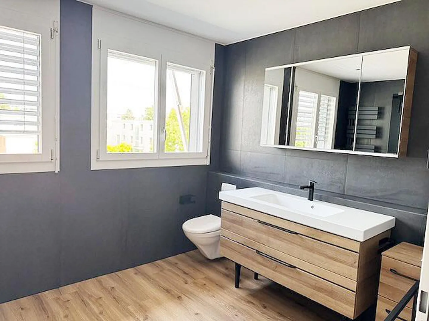 Bel appartement rénové de 138m2 - 4 1/2 avec terrasse de 45m2 - Photo 5 sur 27