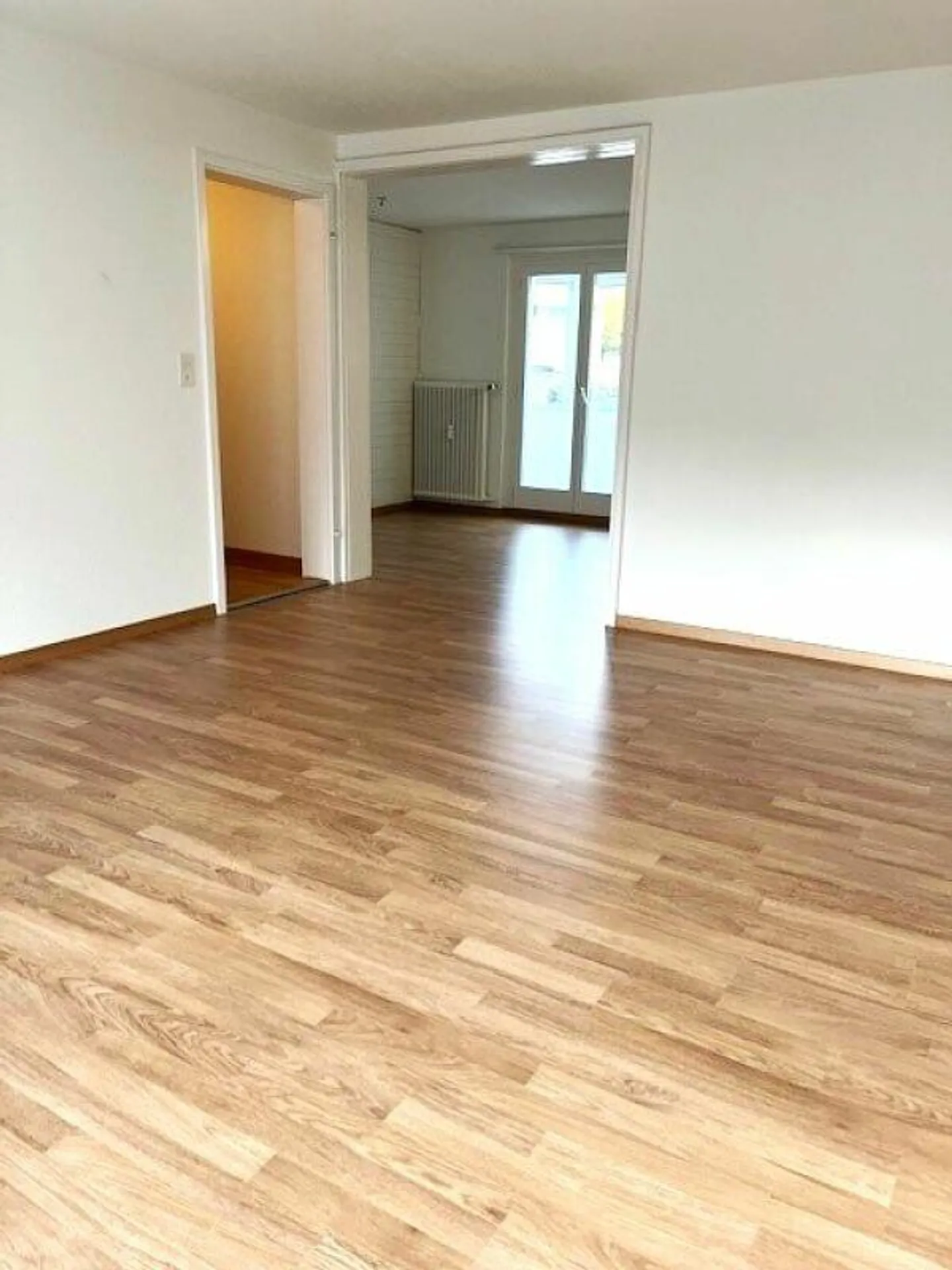 Bright 4.5-room apartment with balcony on the 2nd floor - Photo 7 of 11