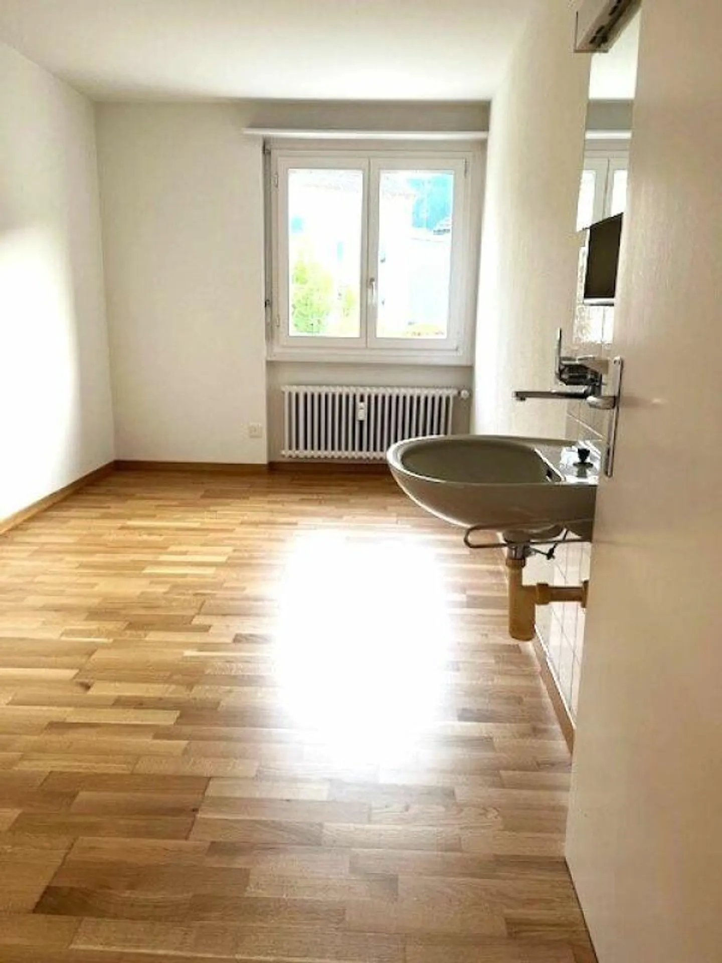 Bright 4.5-room apartment with balcony on the 2nd floor - Photo 9 of 11