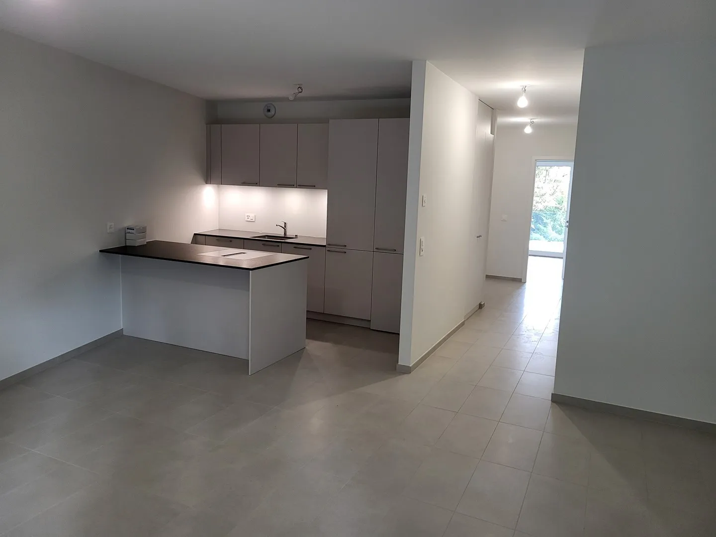 Apartment for rent - Photo 3 of 3