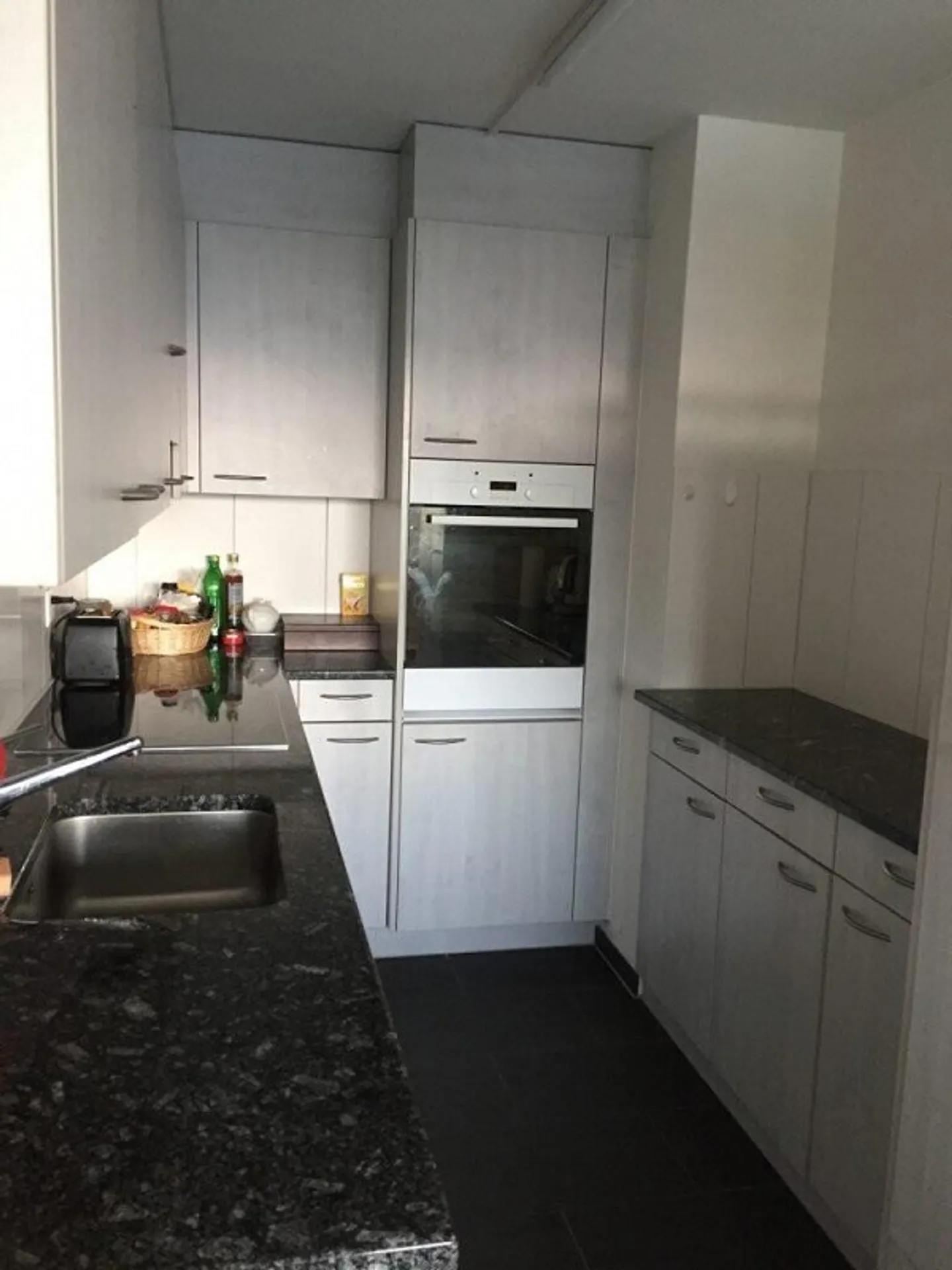 Appartamento centrale di 3,5 stanze con balcone! - Foto 2 di 6