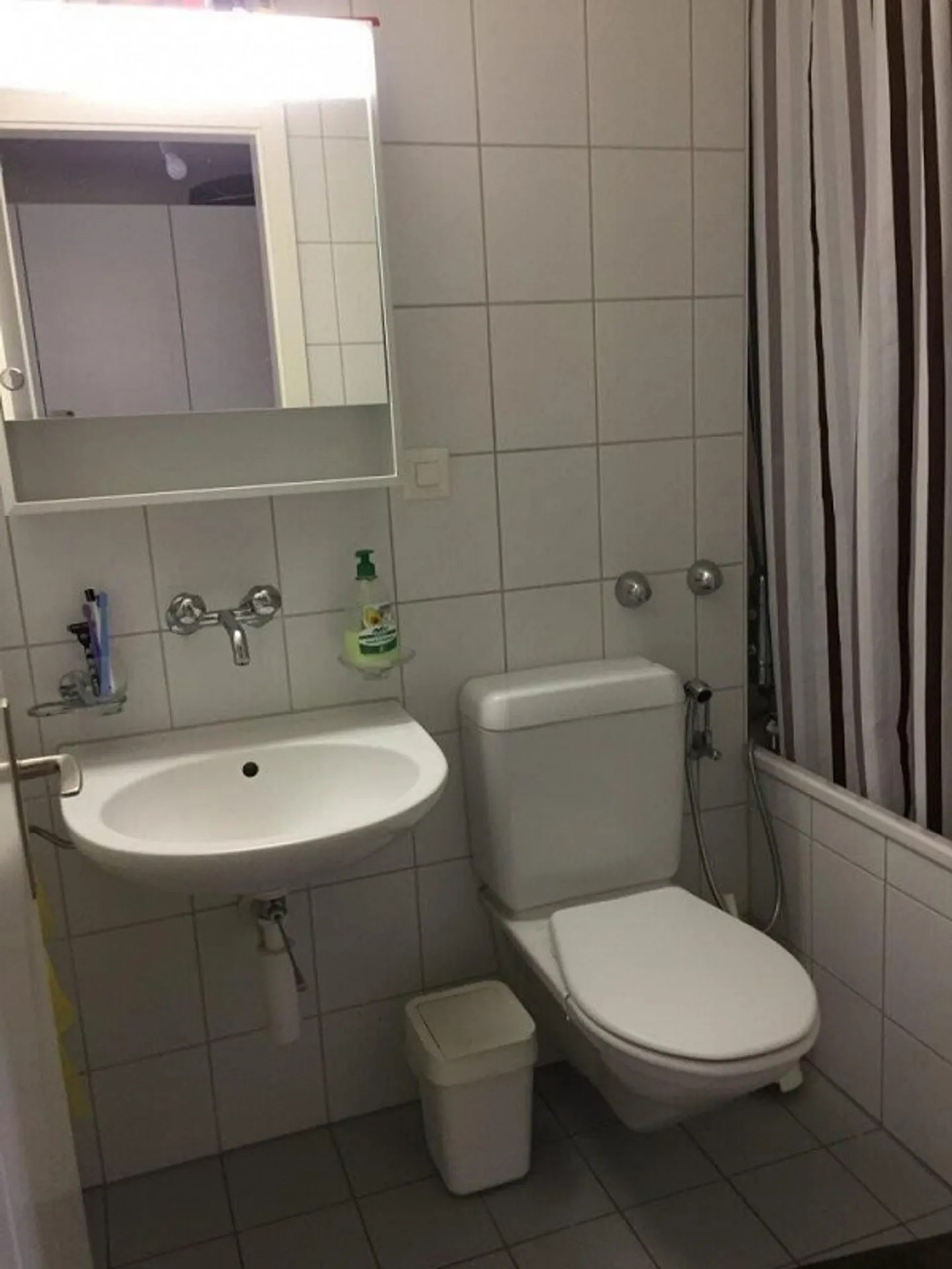 Appartamento centrale di 3,5 stanze con balcone! - Foto 5 di 6