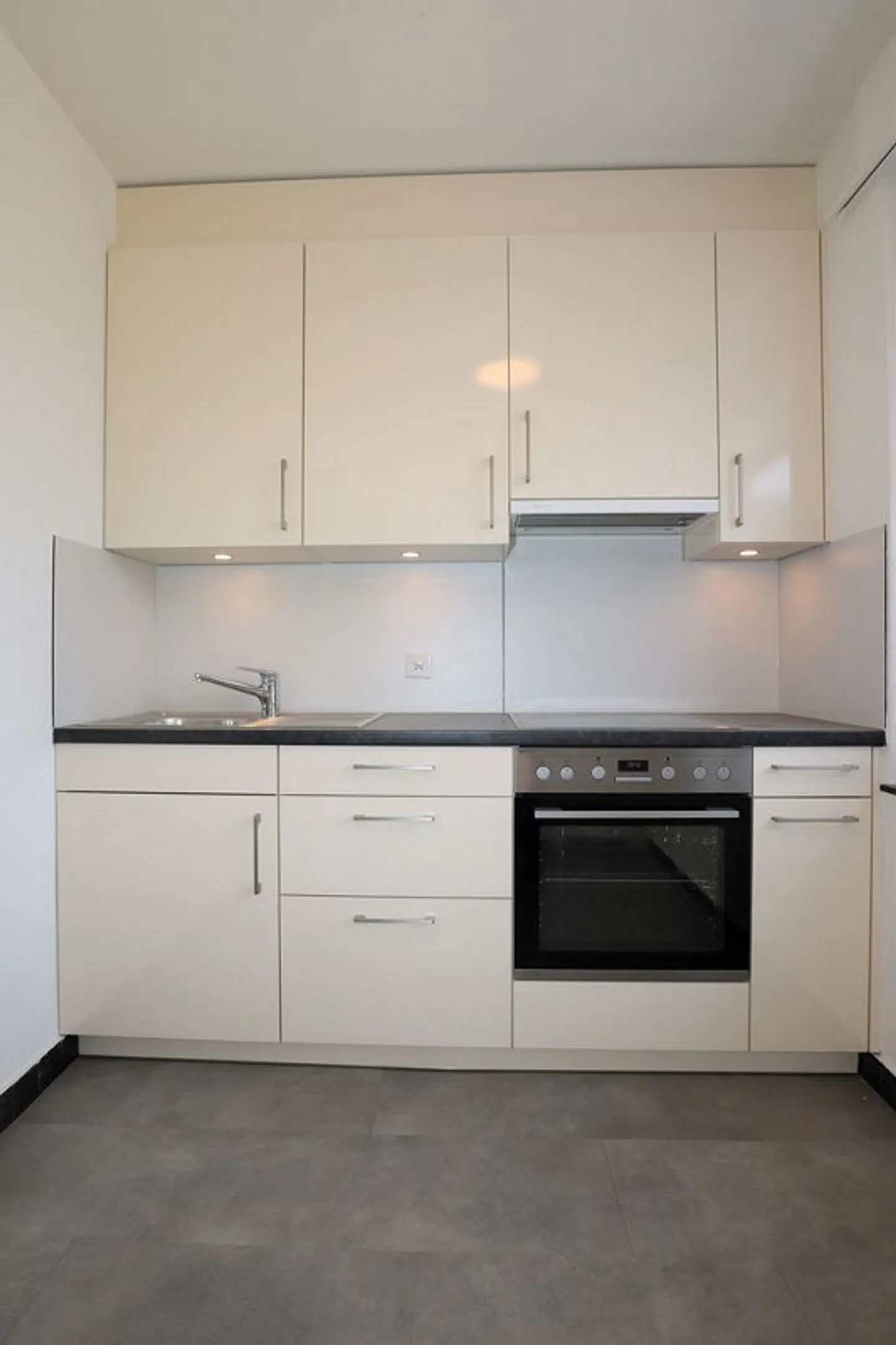 Quiet 1-room apartment near the train station - Photo 4 of 6