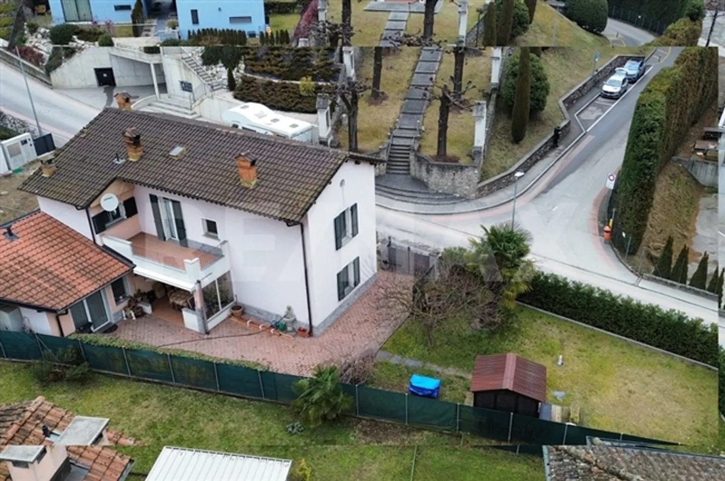 Single house for sale - Photo 1 of 13