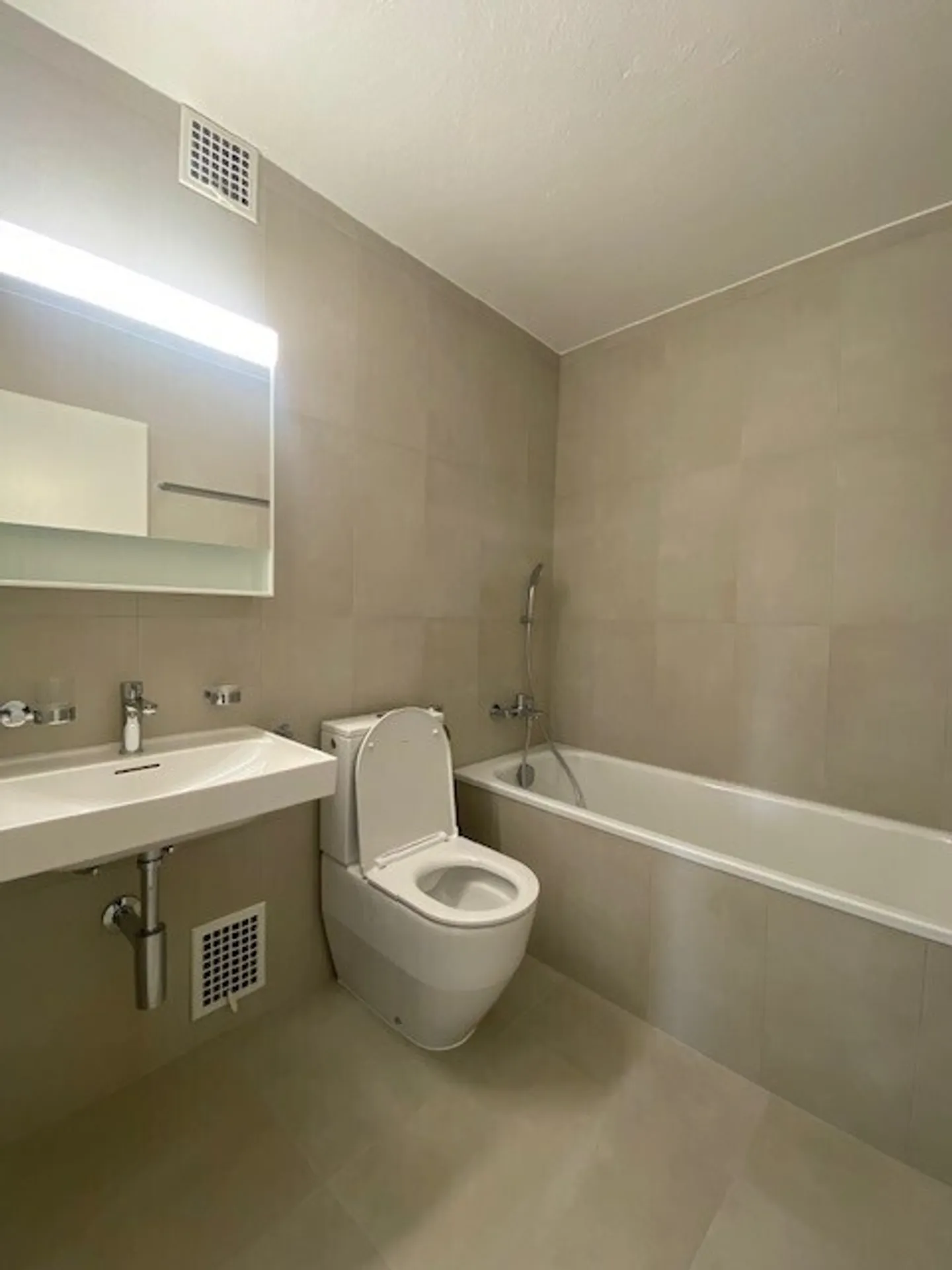 Courtaman - Superb renovated apartment for rent - Photo 5 of 8