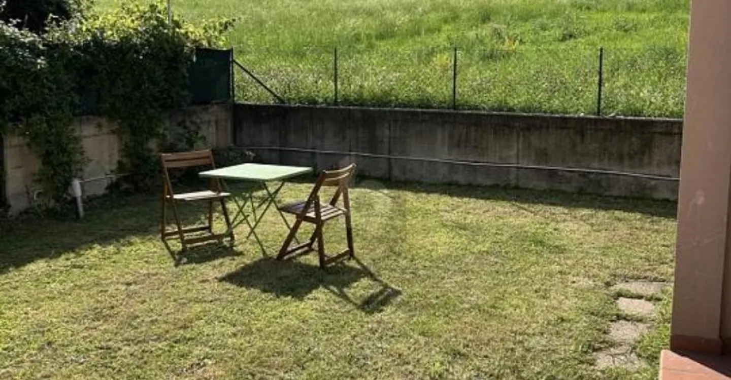 HELL MIT GROSSEN GARTEN - Foto 2 von 5