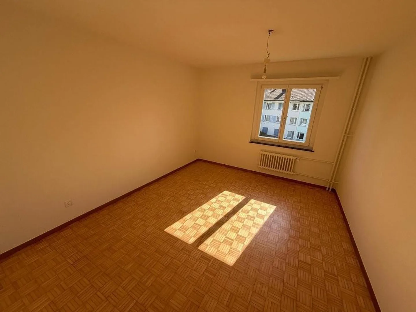 Appartement 4.0 pièces dans un quartier adapté aux enfants - Photo 2 sur 8