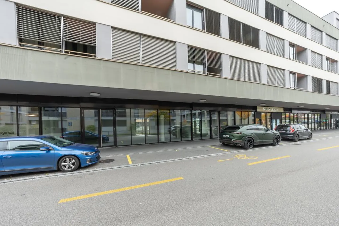 Commercial/Office space from 103m2 to 230m2 for rent directly at the train station - Photo 3 of 10