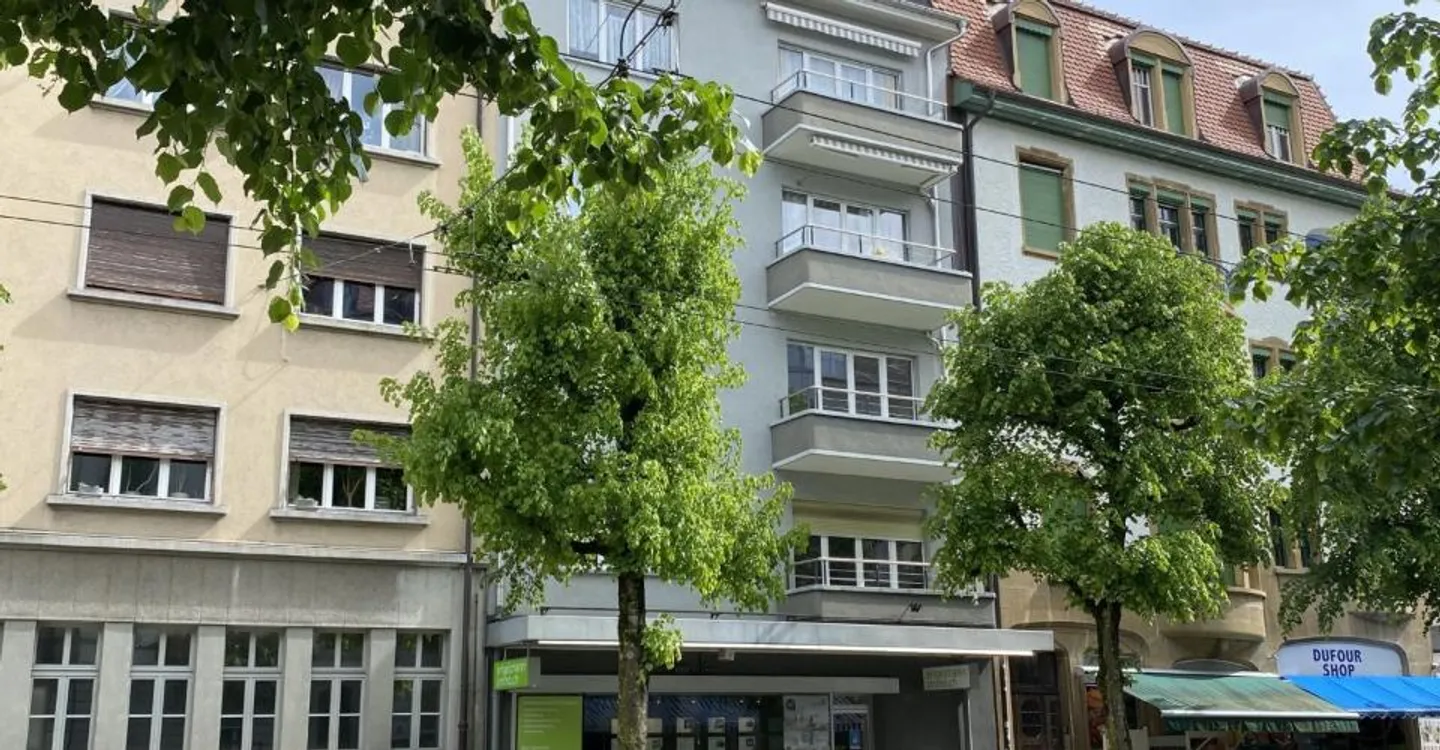 Gemischtes Gebäude in Biel - Foto 1 von 13