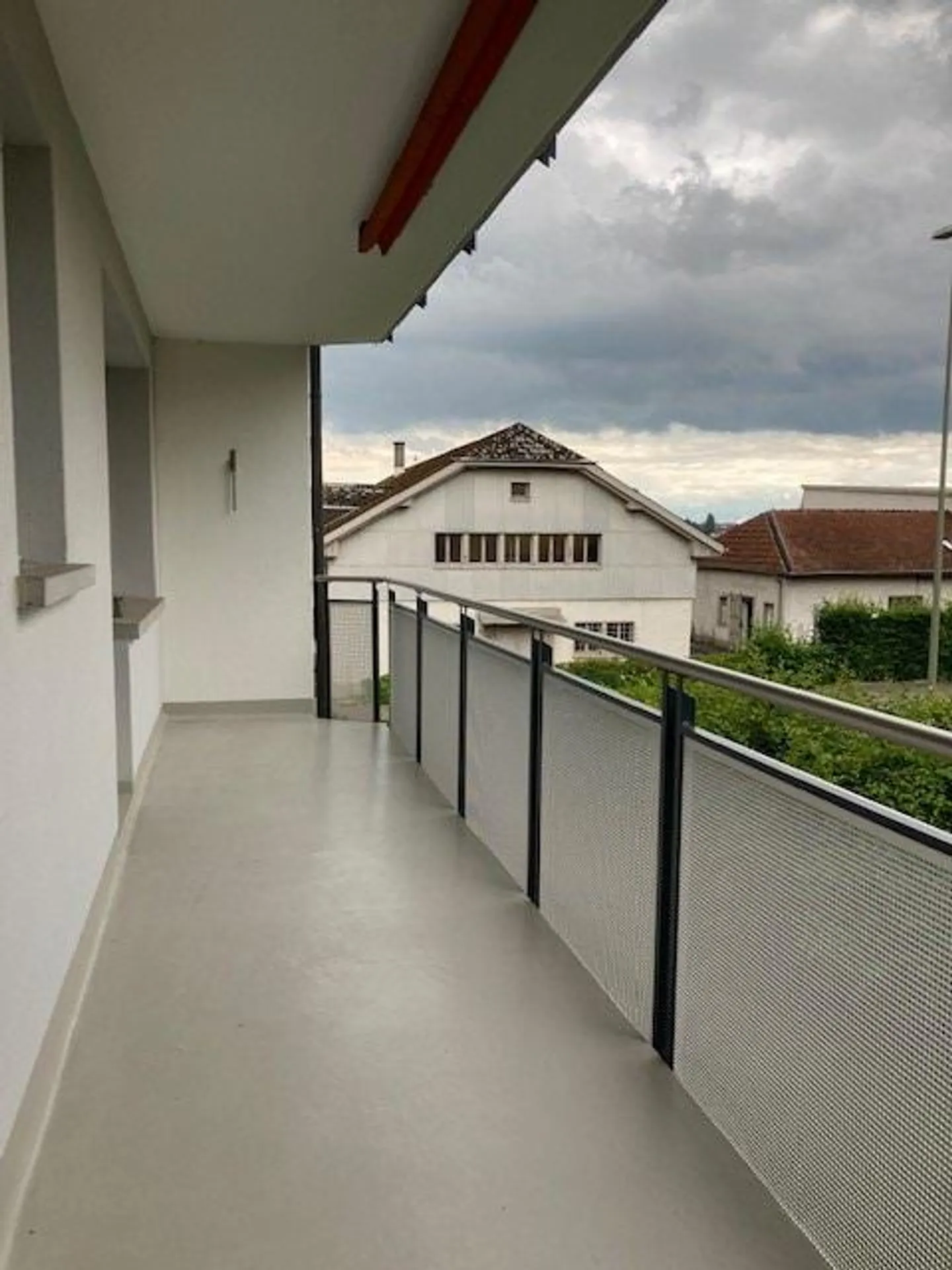 Helle Wohnung mit grossem Balkon - Foto 3 von 14