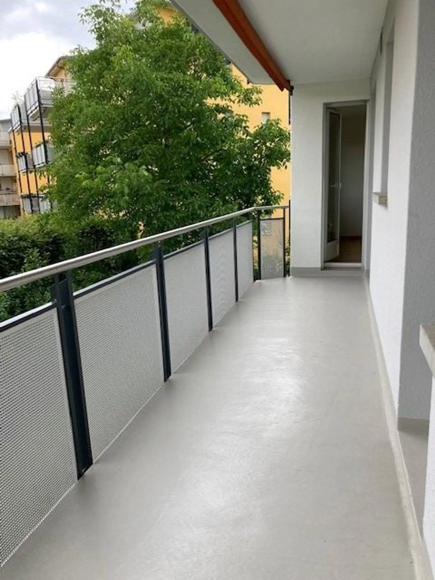 Helle Wohnung mit grossem Balkon - Foto 4 von 14