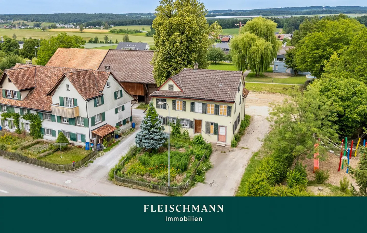Half-timbered house with history and attractive expansion potential - Photo 1 of 17