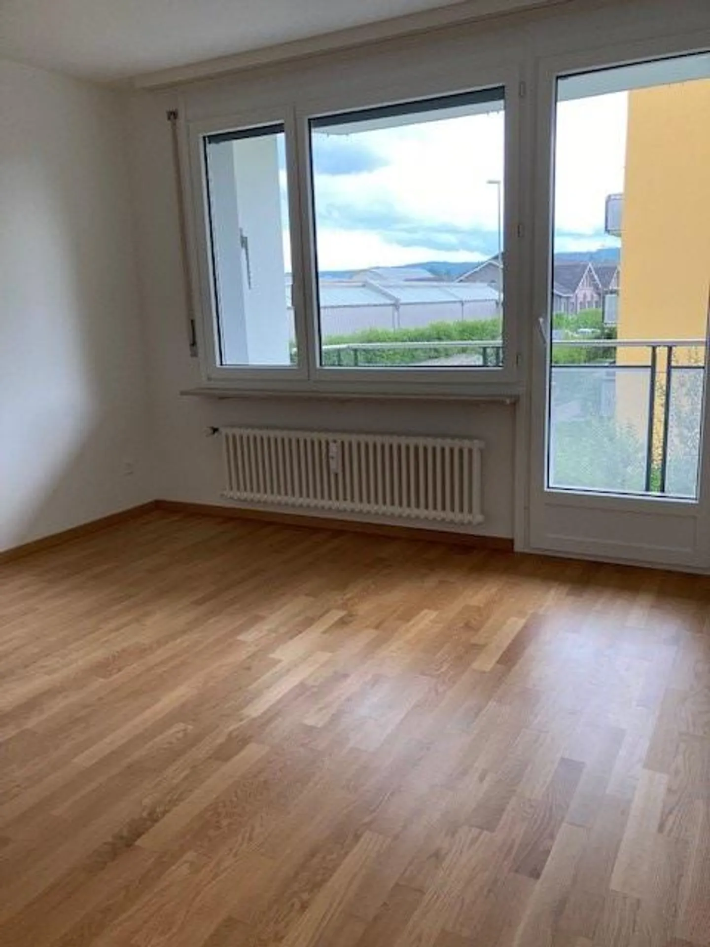 Helle Wohnung mit grossem Balkon - Foto 6 von 14