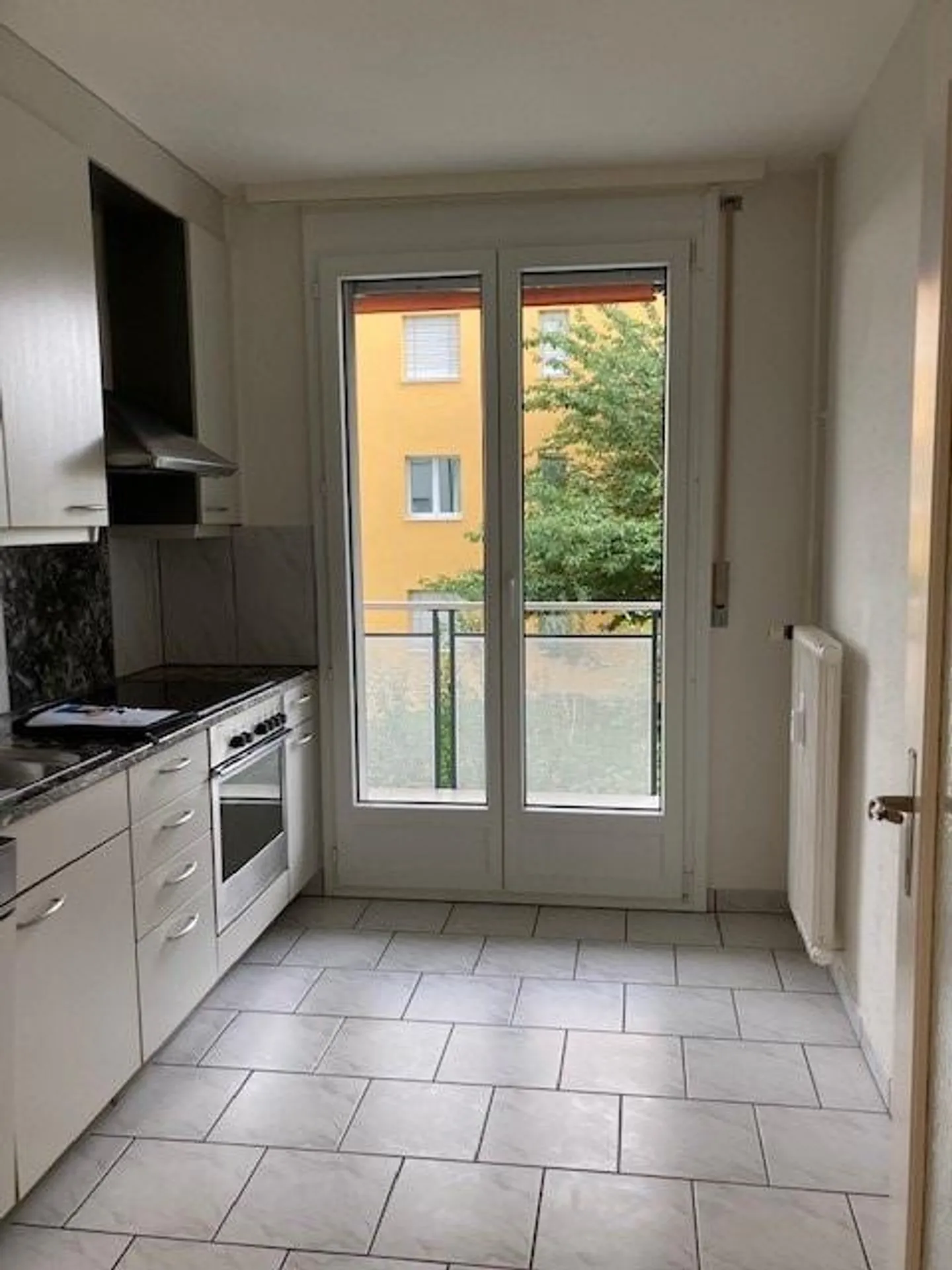Helle Wohnung mit grossem Balkon - Foto 10 von 14