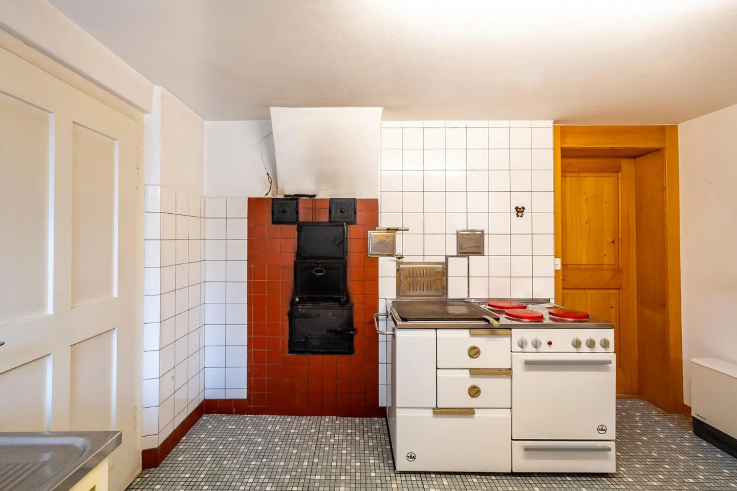Half-timbered house with history and attractive expansion potential - Photo 7 of 17