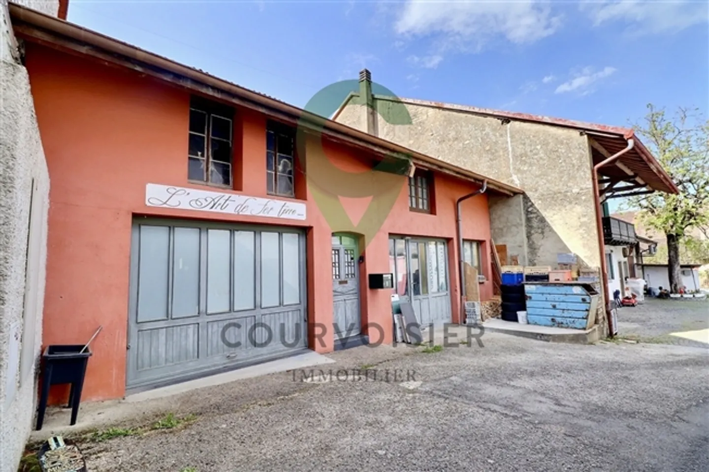 Large habitable village building to be converted in Gilly - Photo 1 of 1