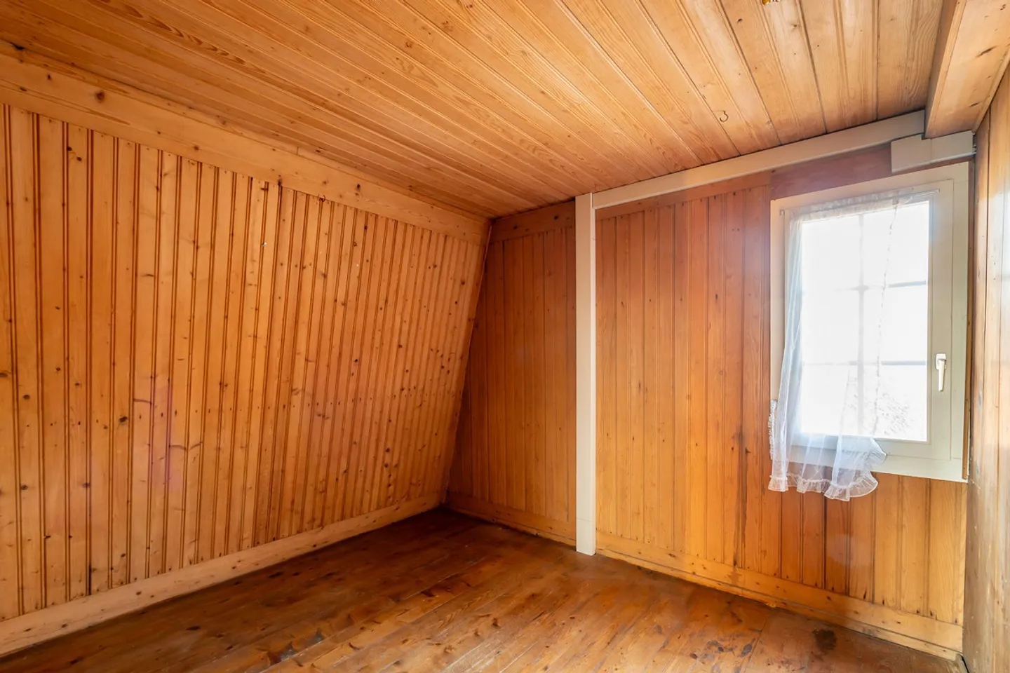 Half-timbered house with history and attractive expansion potential - Photo 12 of 17