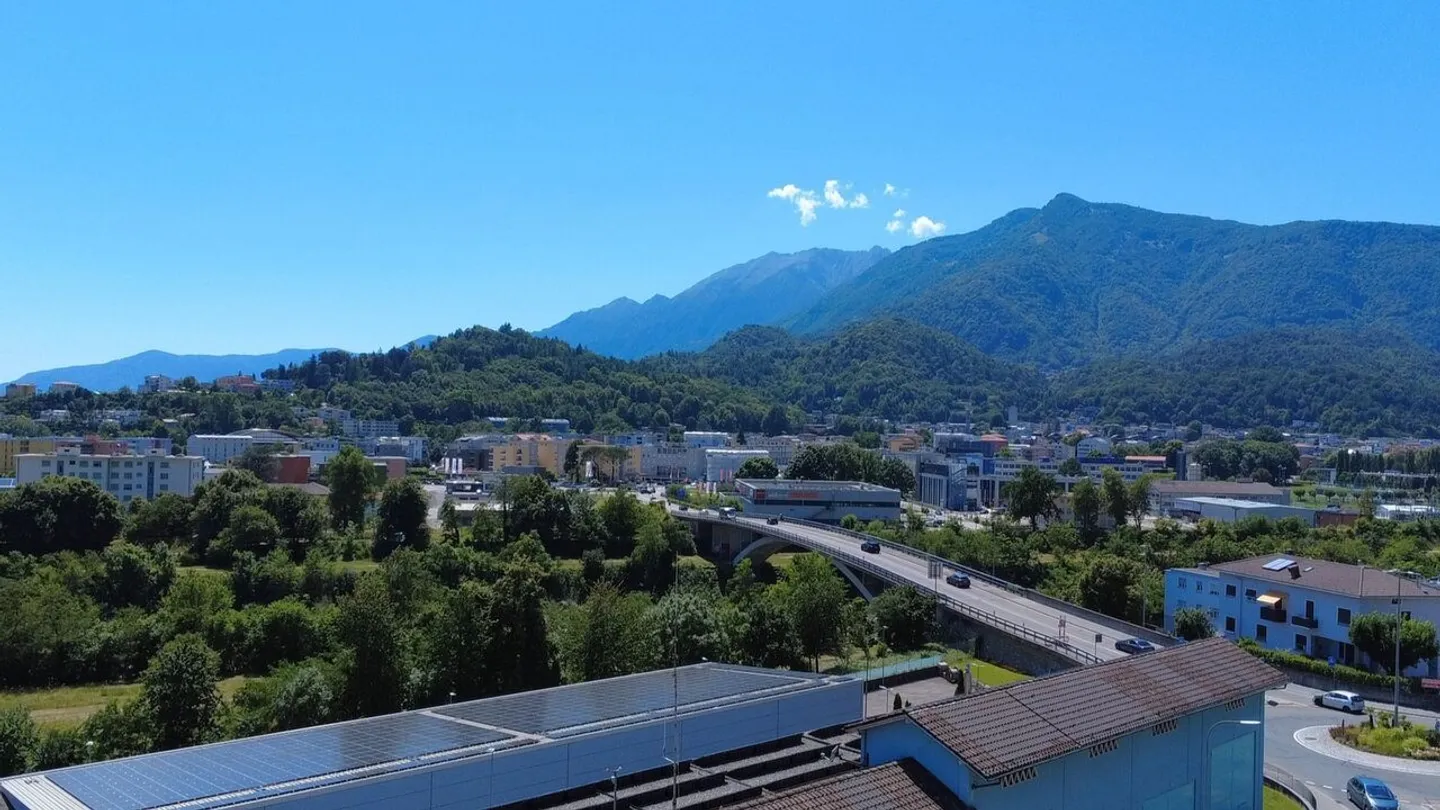 Exklusive Dachwohnung mit grosser überdachter Terrasse  | Attico Esclusivo con Ampia Terrazza Coperta  - Foto 11 von 12