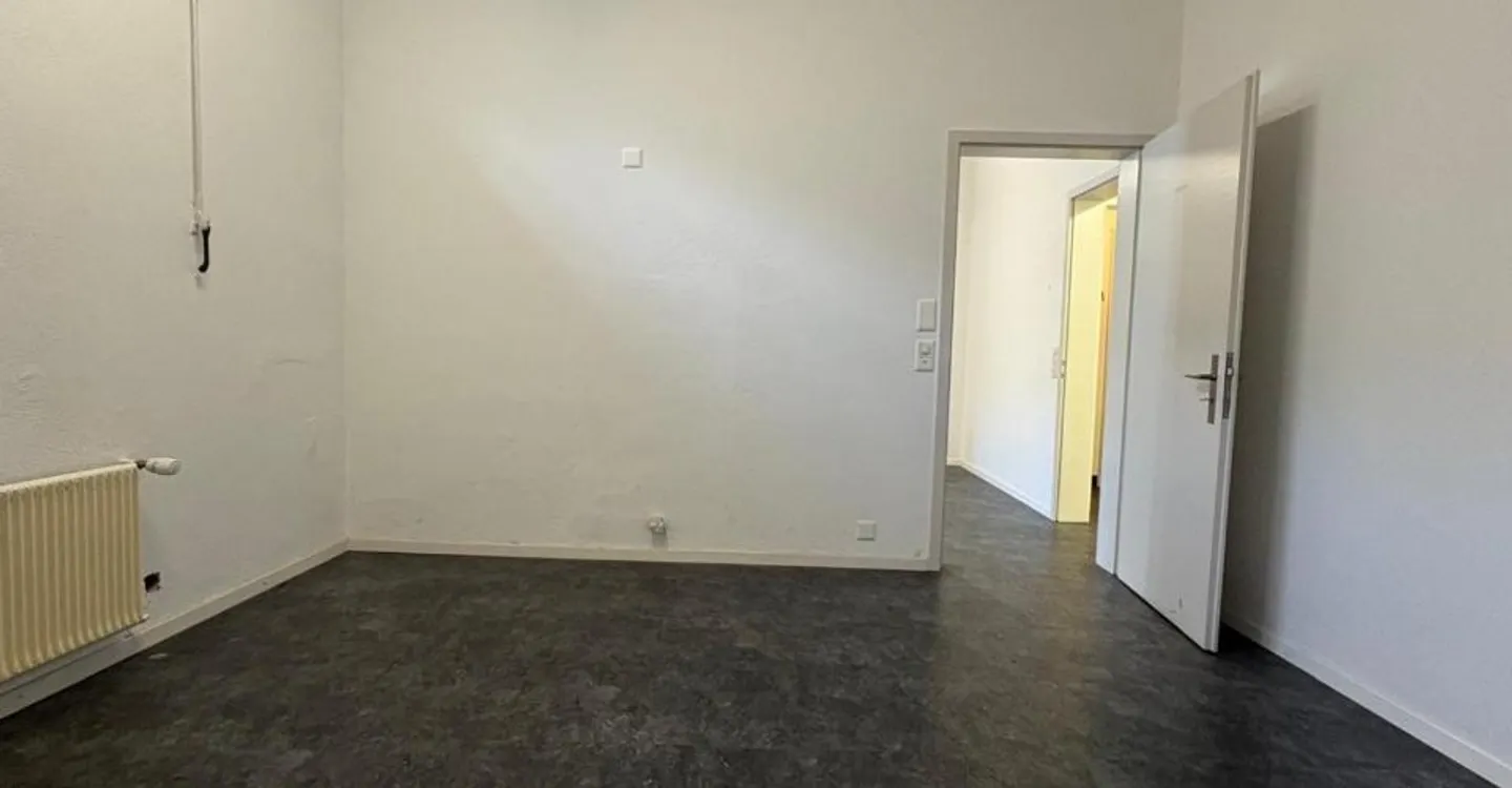 Spazio commerciale multifunzionale direttamente alla stazione! - Foto 2 di 6