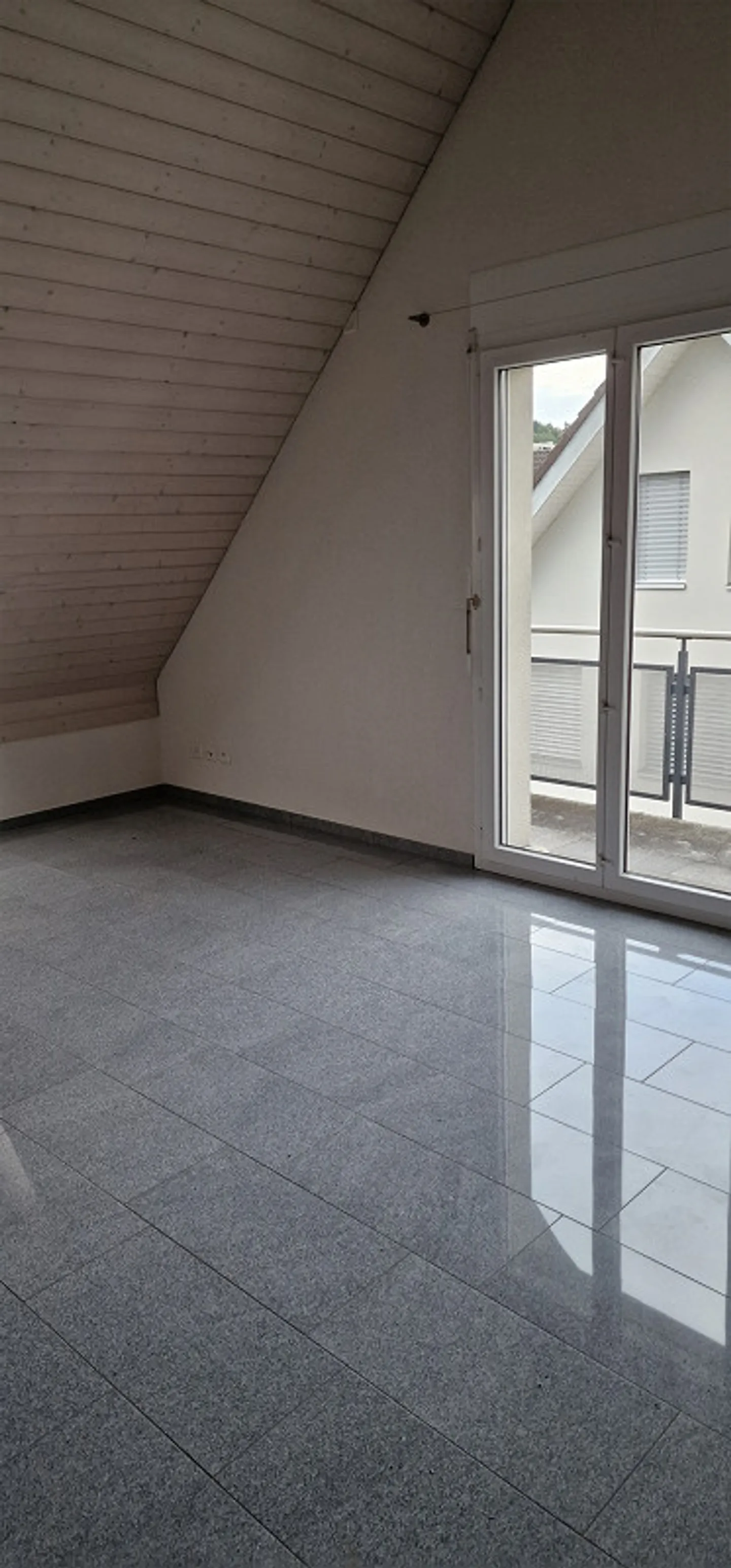 Loft above the rooftops of Immensee - Photo 5 of 7