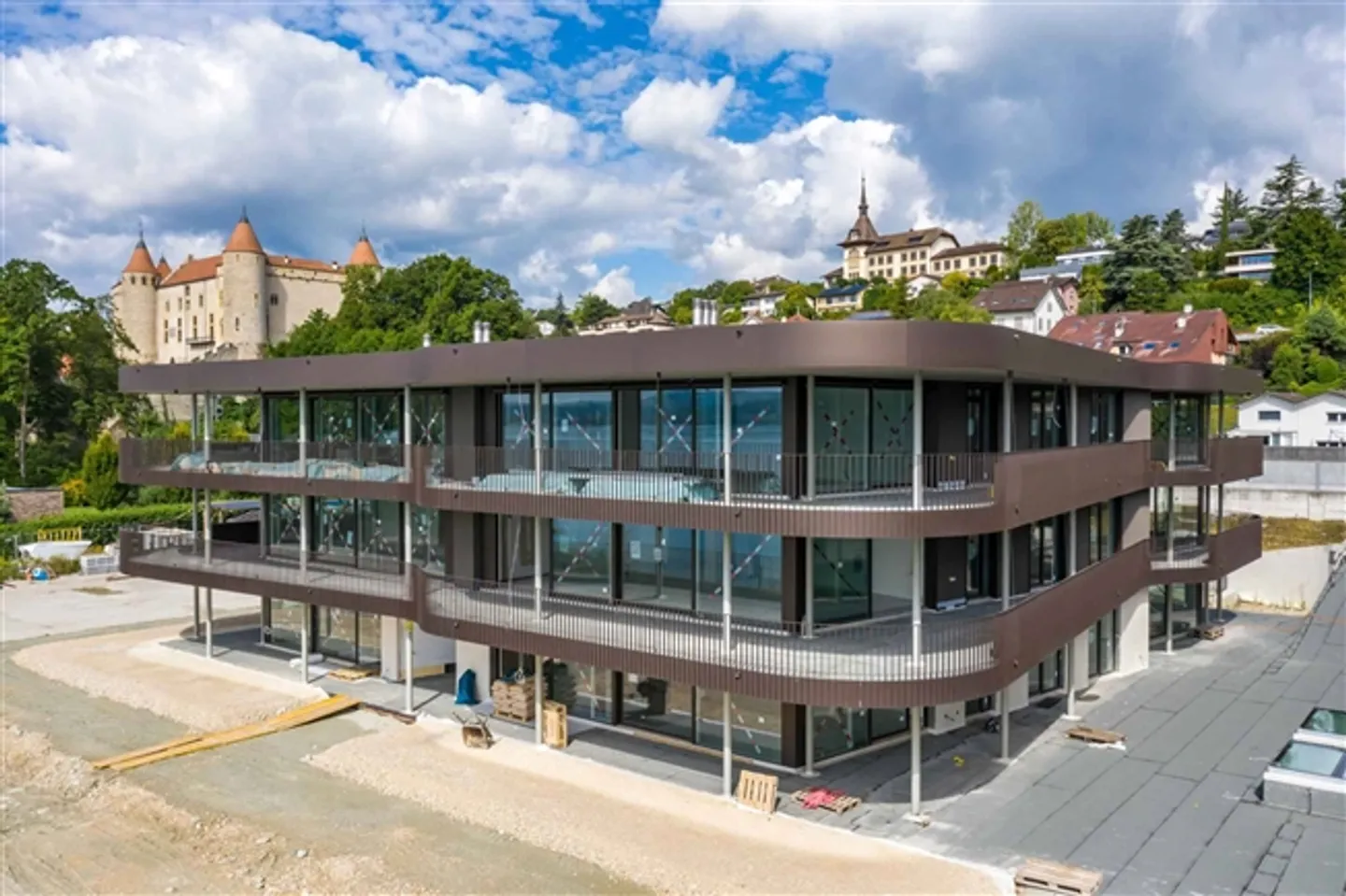 Vieni a scoprire la tua futura casa proprio accanto all'acqua - Foto 4 di 13