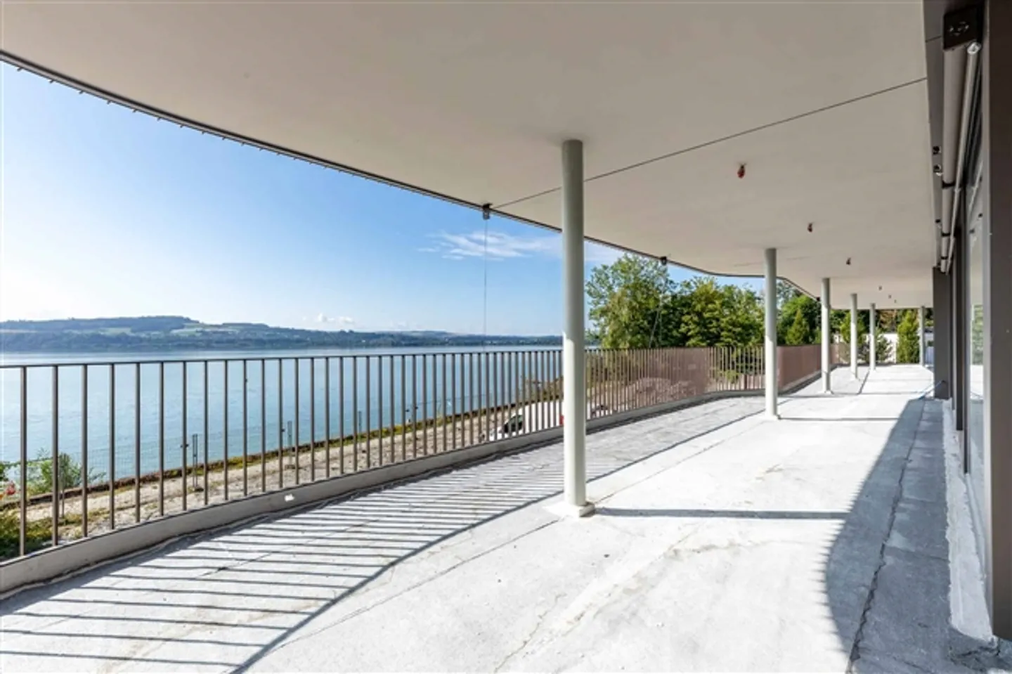 Vieni a scoprire la tua futura casa proprio accanto all'acqua - Foto 8 di 13