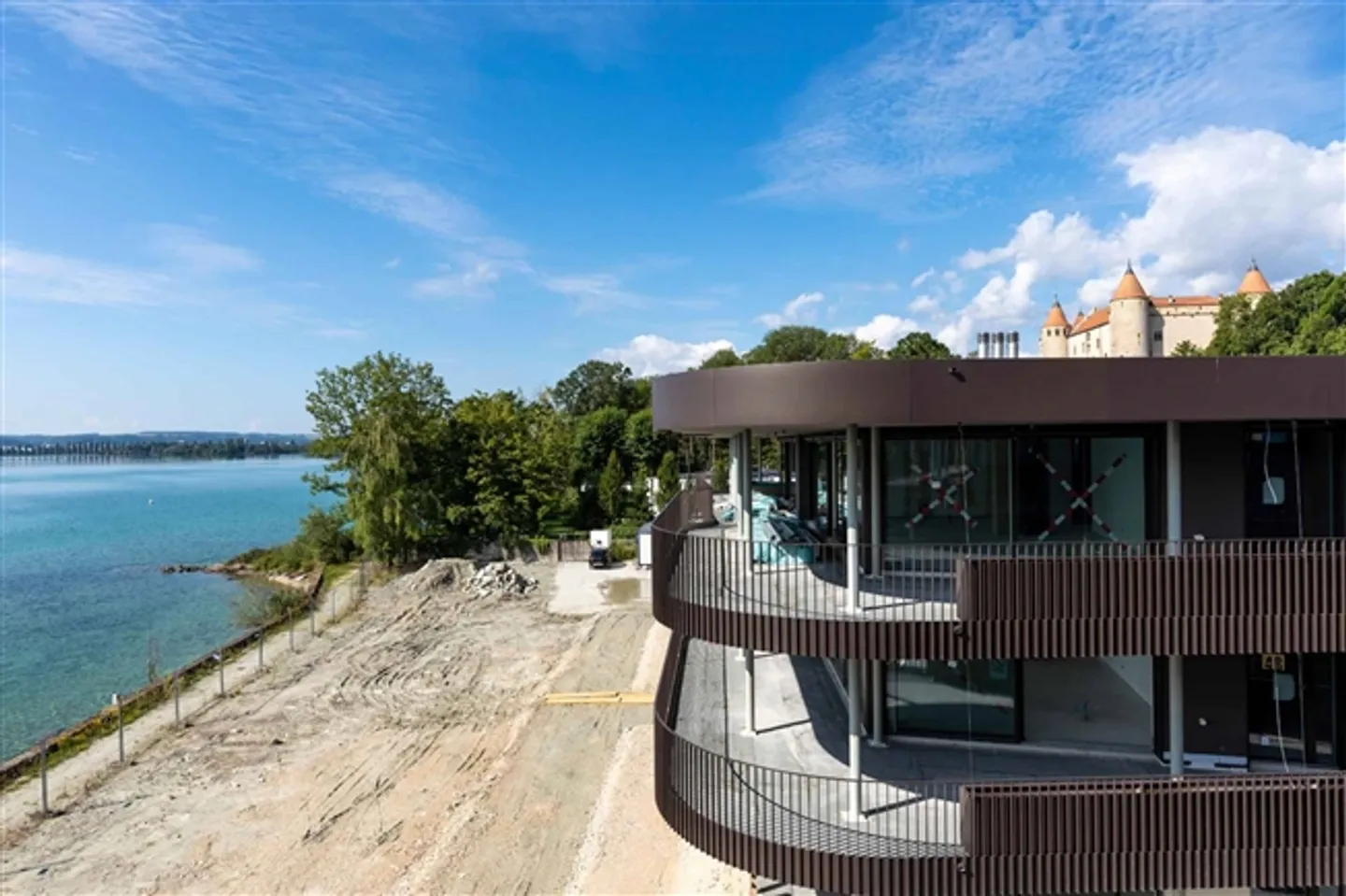 Vieni a scoprire la tua futura casa proprio accanto all'acqua - Foto 7 di 13