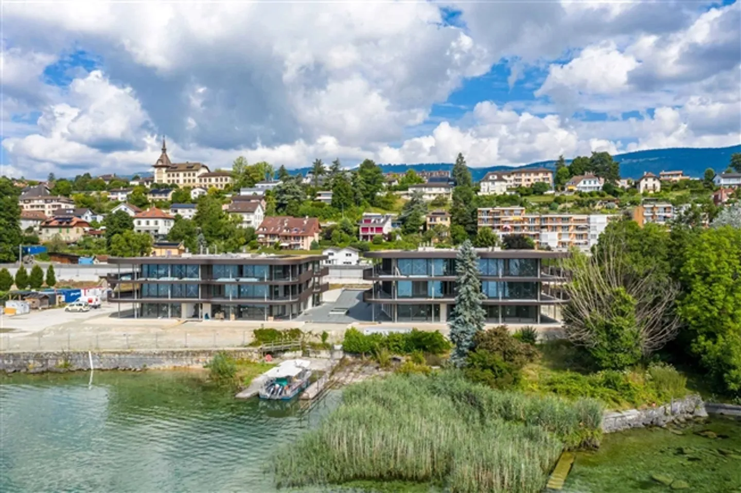 Vieni a scoprire la tua futura casa proprio accanto all'acqua - Foto 2 di 13