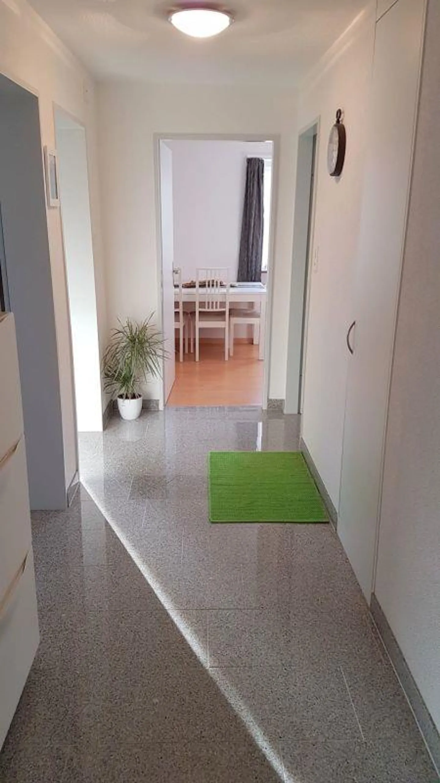 bright 4-room apartment with large seating area - Photo 8 of 12