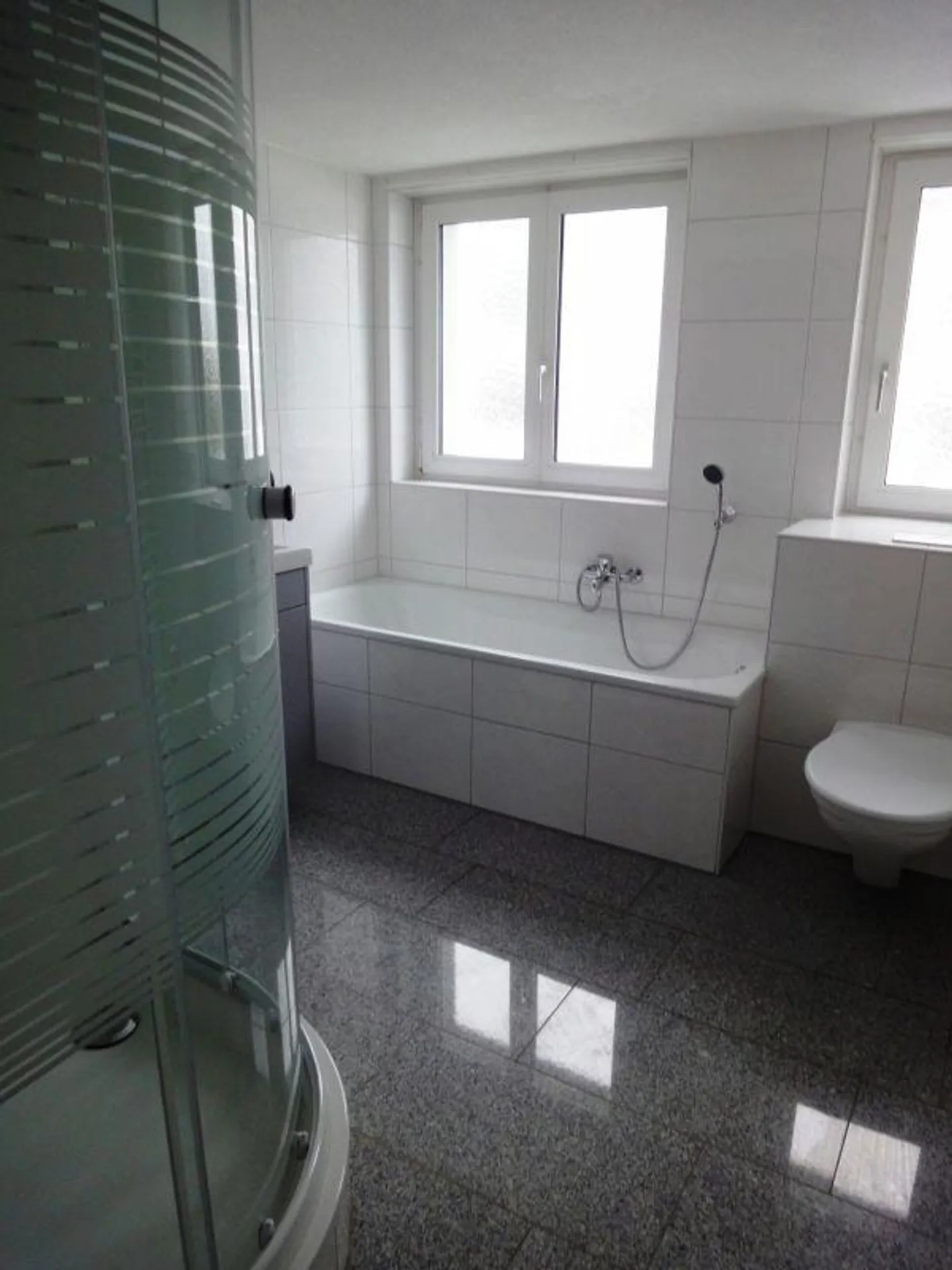 bright 4-room apartment with large seating area - Photo 10 of 12