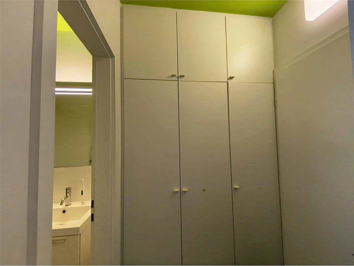 Massagno - Appartement d'une chambre spacieux et meublé avec grande terrasse et vue sur le lac - Photo 3 sur 9