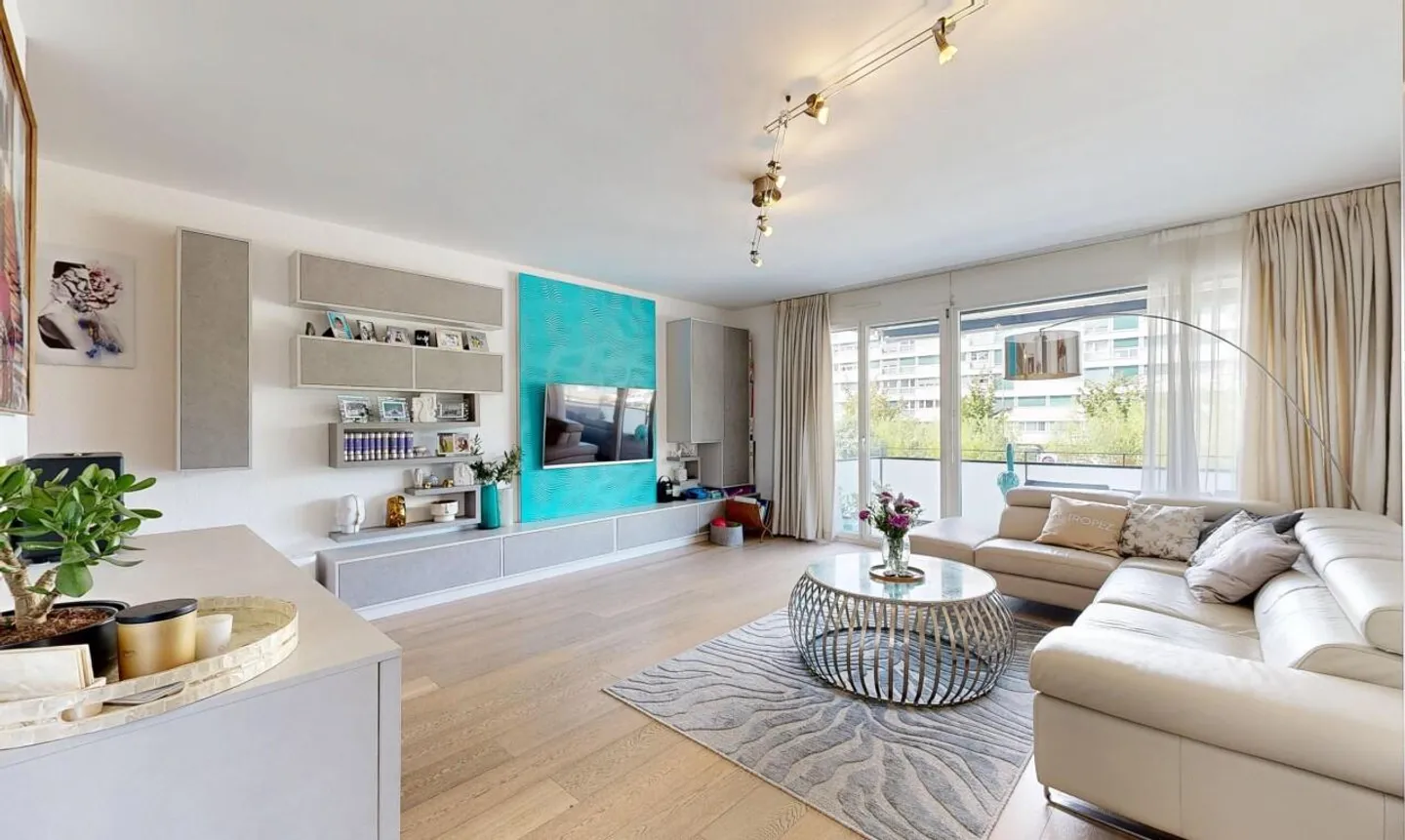 5 rooms ideally located in the heart of Grand-Lancy - Photo 2 of 11