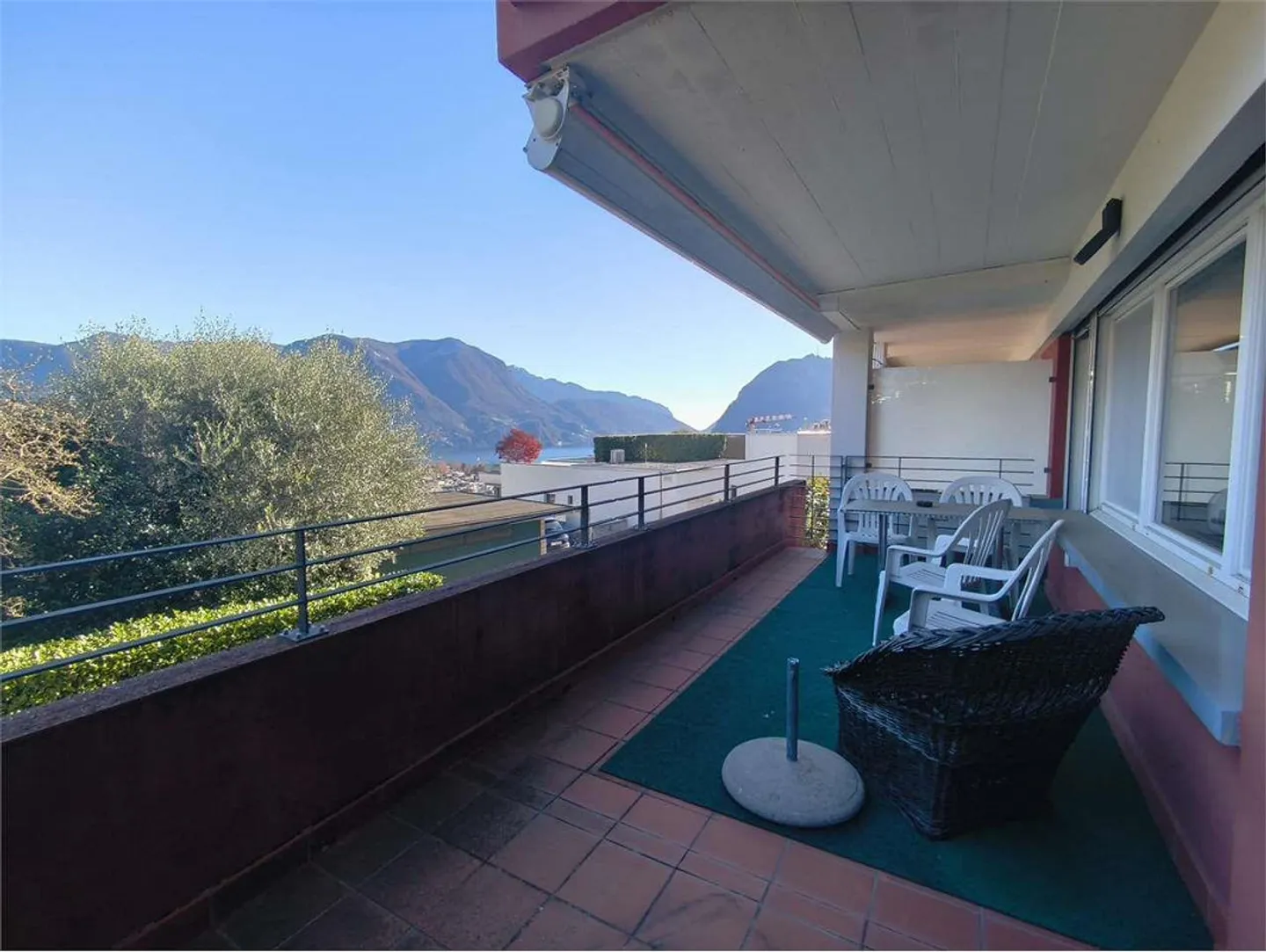 Massagno - Appartement d'une chambre spacieux et meublé avec grande terrasse et vue sur le lac - Photo 7 sur 9