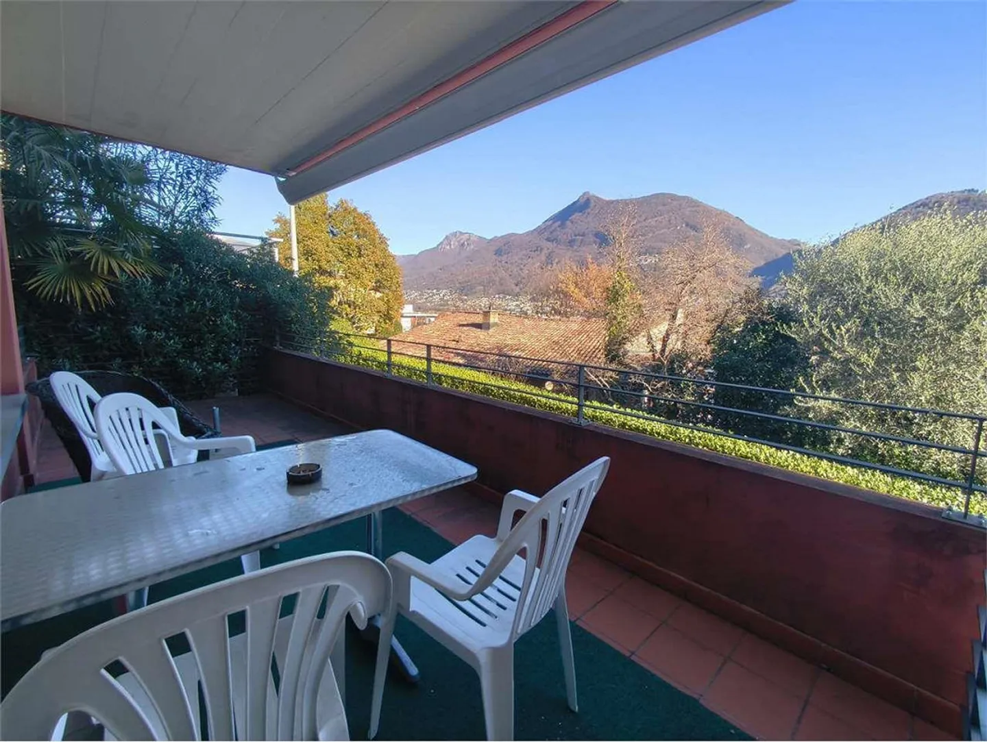 Massagno - Appartement d'une chambre spacieux et meublé avec grande terrasse et vue sur le lac - Photo 8 sur 9